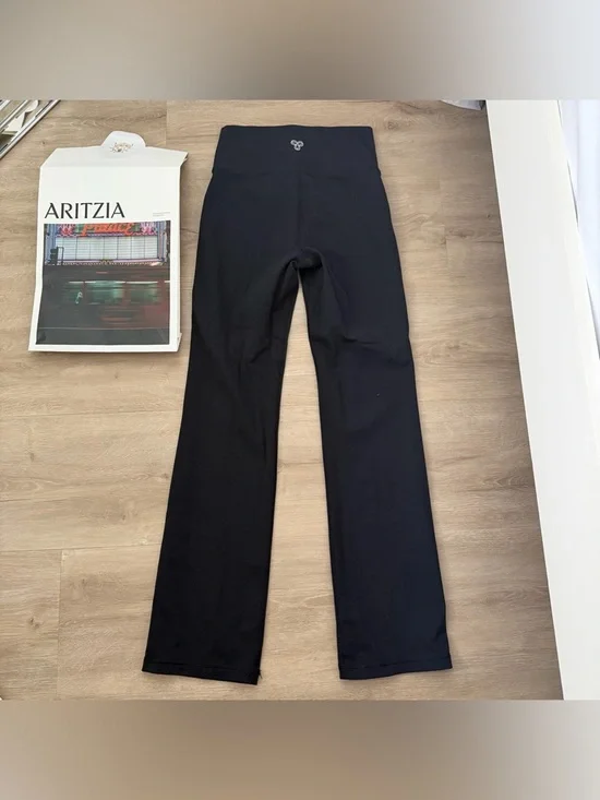 Aritzia TnAction ATMOSPHERE WIDE HI-RISE LEGGING in Black - Picture 9 of 9